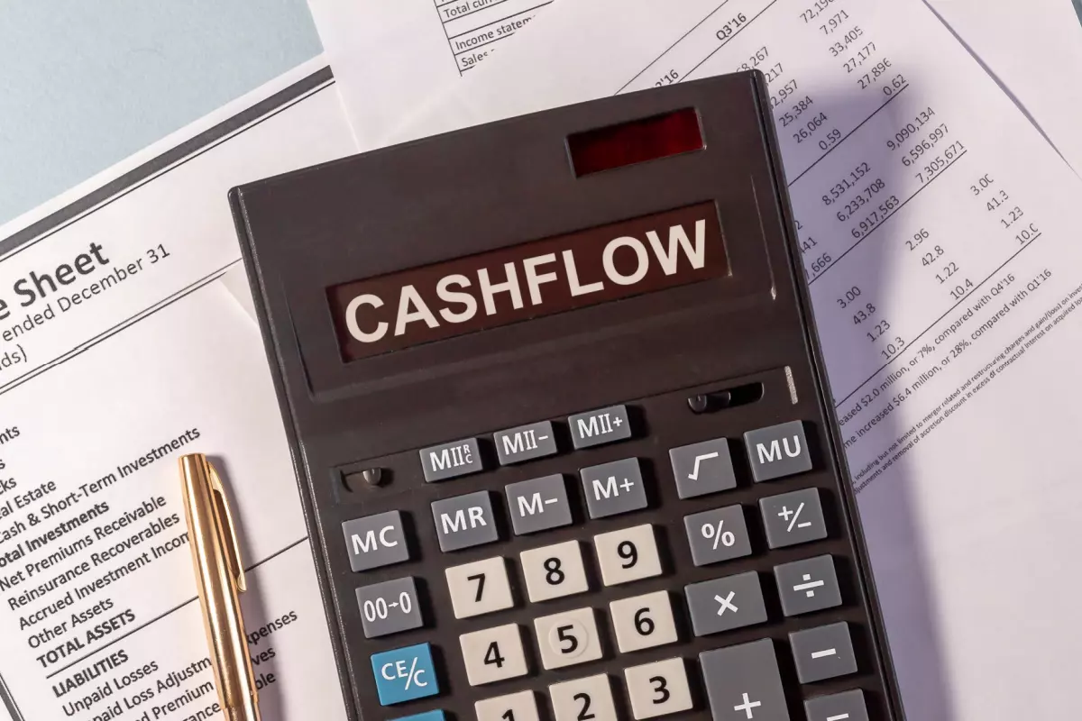 How Business Owners Can Calculate Operating Cash Flow: Explanation + Formula