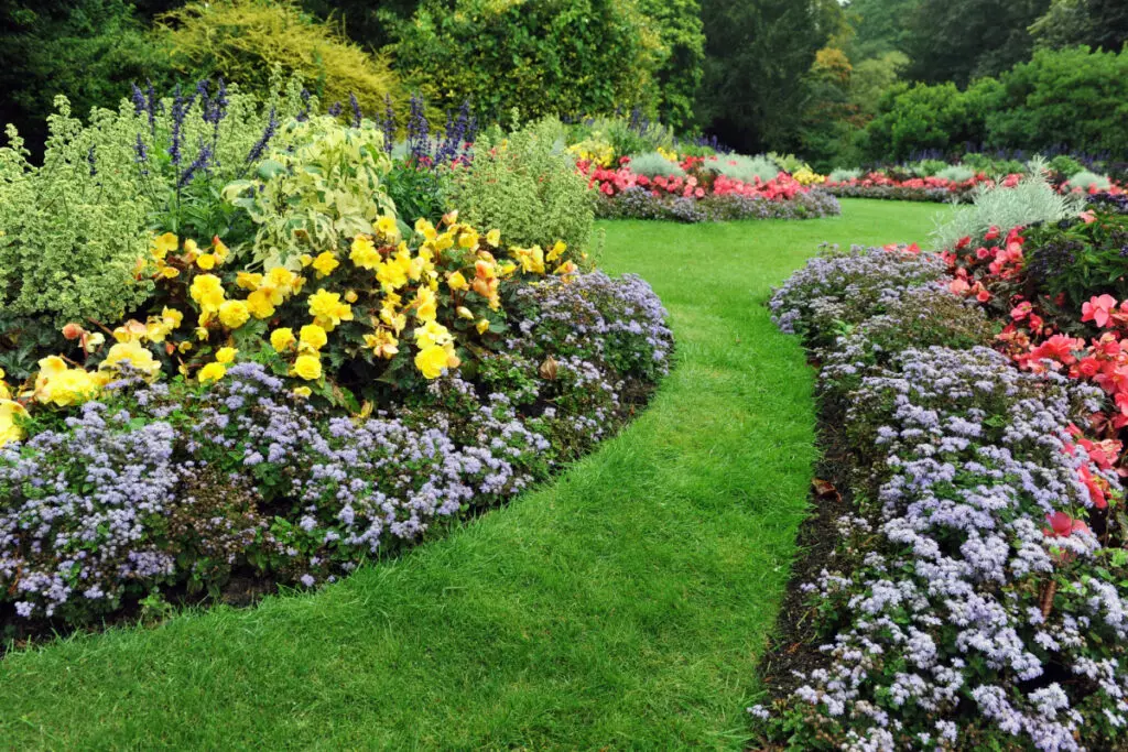 Landscaping Lead Generation: 9 Effective Tactics for Success