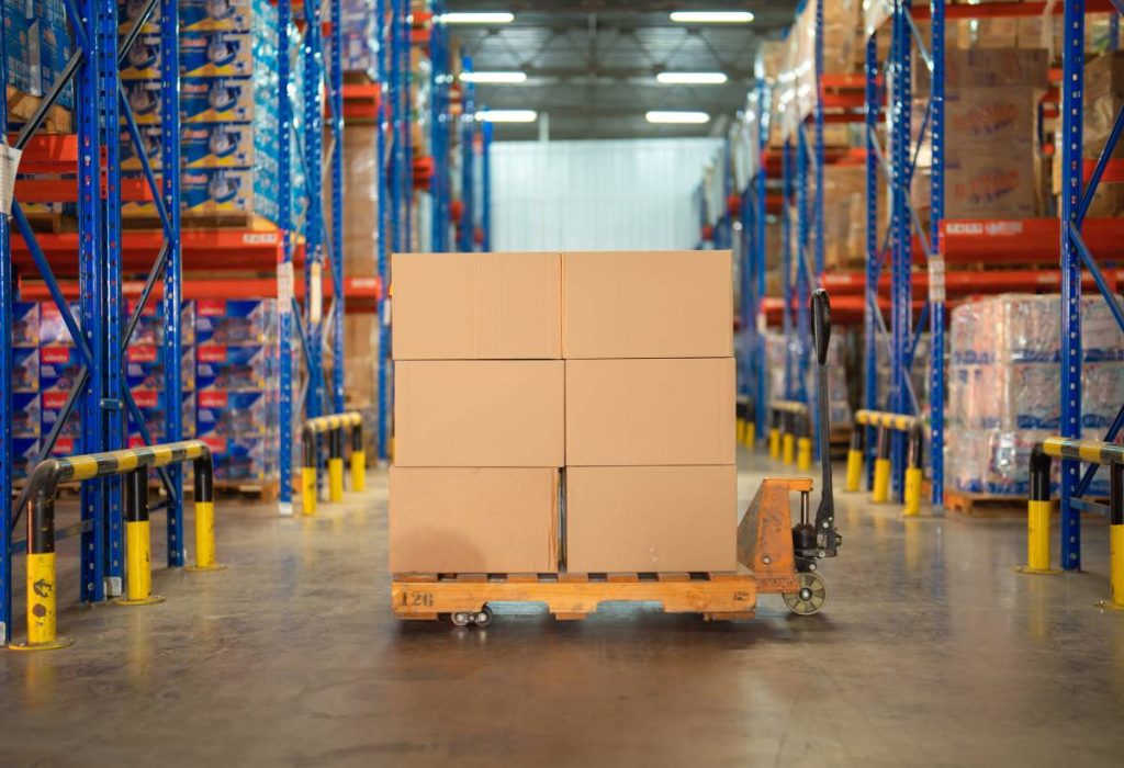 Lowe’s vs. Home Depot for Contractors: Comparing Pro Programs, Pricing, and Services in 2025